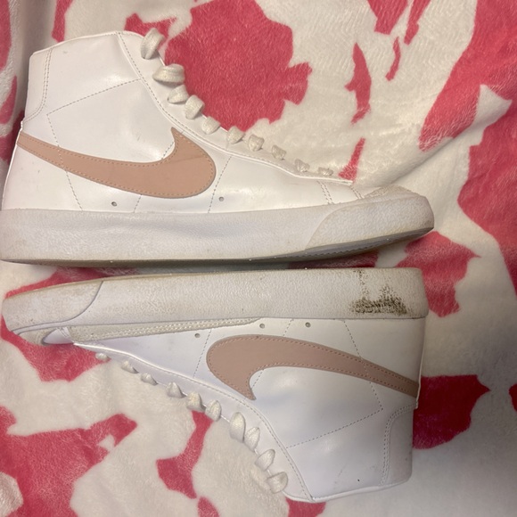 baby pink nike blazers! - Picture 1 of 3